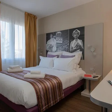 Plaza Hotel 4*