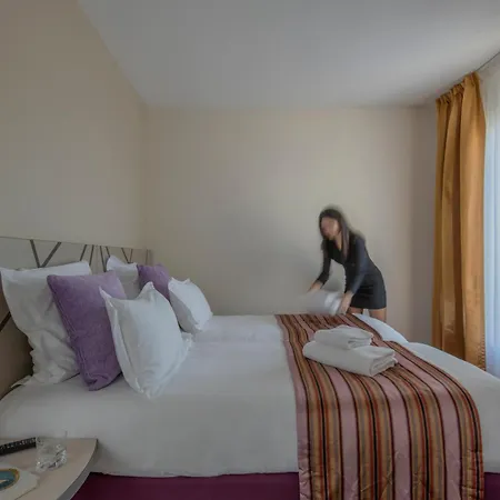 Plaza Hotel 4*
