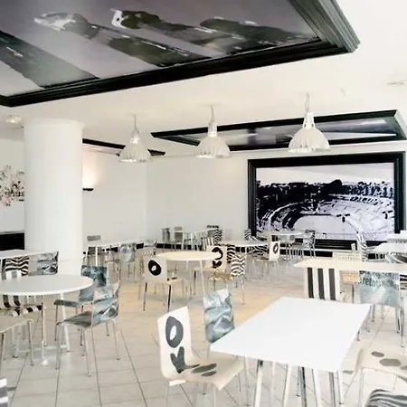 Hotel Plaza 4*